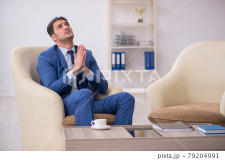 Young male employee waiting for business meeting 79204991