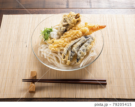 ぶっかけうどん 天ぷら ぶっかけうどん 天ぷら 79205415