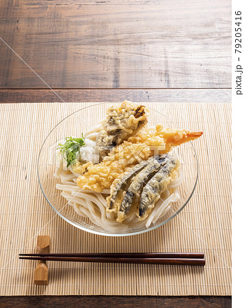 ぶっかけうどん 天ぷら ぶっかけうどん 天ぷら 79205416
