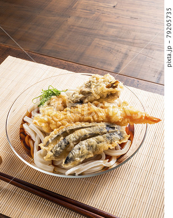 ぶっかけうどん　天ぷら 79205735