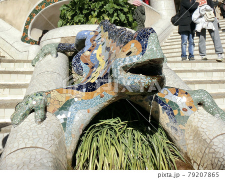 スペイン バルセロナ グエル公園 トカゲの噴水の写真素材