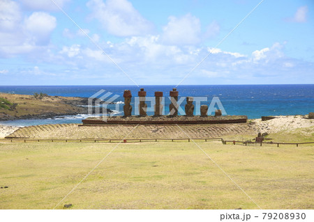 アフ・ナウナウのモアイ（イースター島、チリ） 79208930