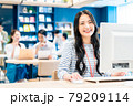 オフィスで働く若い女性のエンジニア　撮影協力：Creadisce（丸善雄松堂株式会社） 79209114