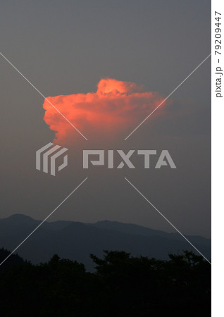 奥多摩の夕焼け雲、御岳山より 79209447