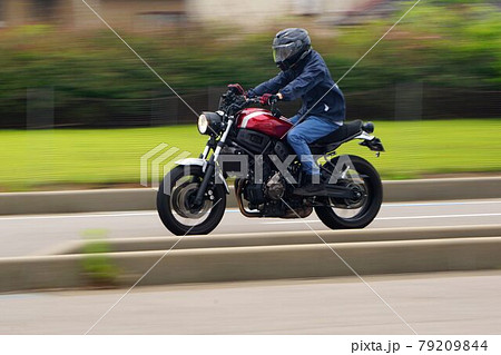 バイクでのスピード超過 バイクでのスピード超過 79209844
