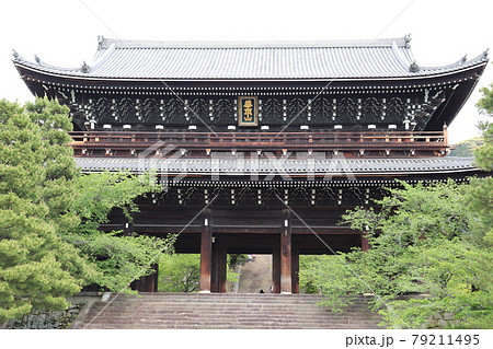 南禅寺の三門（天下竜門） 79211495
