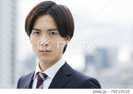 リクルートスーツの若い男性 就活 新入社員 リクルートスーツの若い男性 就活 新入社員 79214310