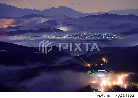 吉野山の雲海 79214352