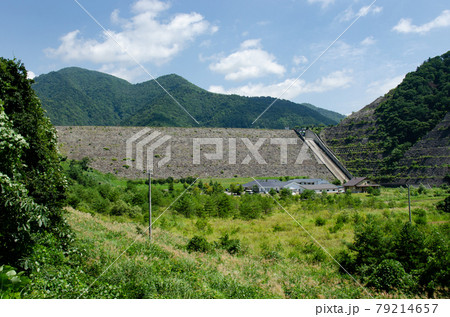 日中ダムと日中温泉風景 79214657