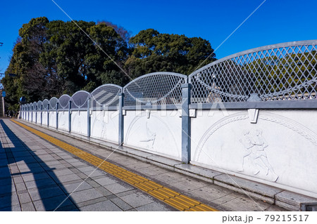 五輪橋(原宿駅と明治神宮と代々木公園と代々木国立競技場をつなぐ東京オリンピックの記念橋) 五輪橋(原宿駅と明治神宮と代々木公園と代々木国立競技場をつなぐ東京オリンピックの記念橋) 79215517