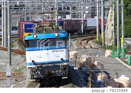 九州の物流を支えるJR貨物列車・EF81形・門司機関区 79215994