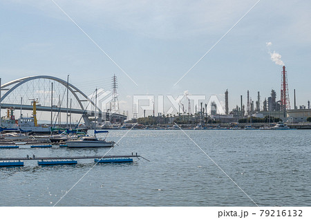 日中の堺泉北臨海工業地帯 79216132
