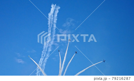 航空ショーでのブルーインパルス_4 79216287
