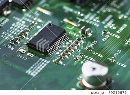 コンピューターの複雑な電子回路 79216671