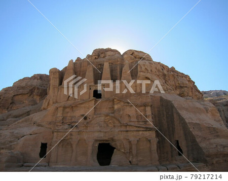 ペトラ遺跡　オベリスクの墓 79217214