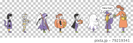ハロウィンでお菓子をもらう仮装した子供達 79219341