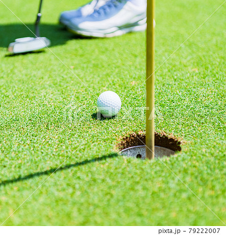 ゴルフ　グリーン　パッティング　【 アウトドア スポーツ の イメージ】 79222007