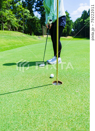 ゴルフ　グリーン　パッティング　【 アウトドア スポーツ の イメージ】 79222011
