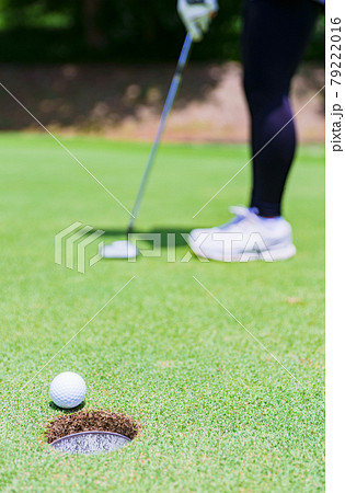 ゴルフ　グリーン　パッティング　【 アウトドア スポーツ の イメージ】 79222016
