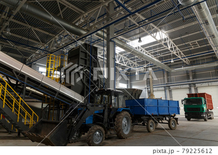 Central conveyor of the waste sorting plant. Central conveyor of the waste sorting plant. 79225612