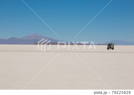 Jeep on Salar de Uyuni, Bolivia 79225629