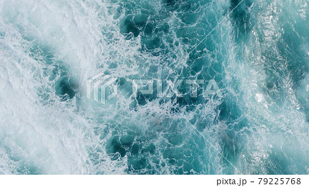 3D rendering of a top view of turquoise waves with foam. Water splash in the sea, ocean on a bright sunny day 79225768