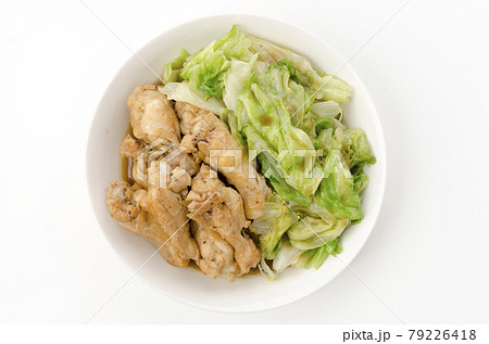 鶏手羽元とレタスの煮物 79226418