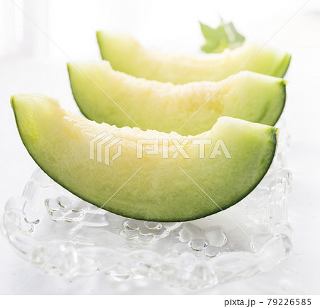 カットした食べ頃のぺルルメロン 79226585