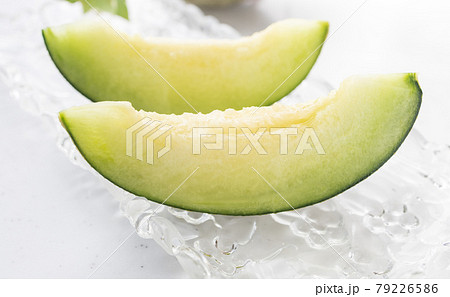 カットした食べ頃のぺルルメロン 79226586