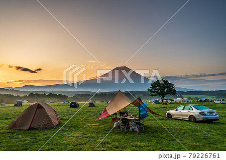「静岡県」キャンプサイトから望む朝焼けと富士山 「静岡県」キャンプサイトから望む朝焼けと富士山 79226761