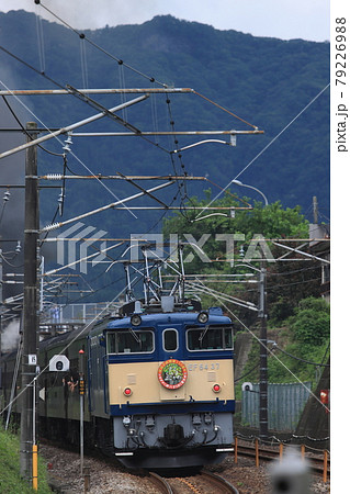 妙義山を背景にEF64-37牽引のELぐんまよこかわ_2021/6/20撮影 79226988