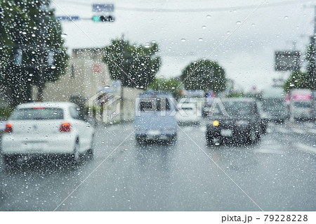雨の日のドライブ 視界不良 雨の日のドライブ 視界不良 79228228