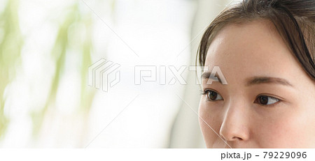 女性の視線 女性の視線 79229096