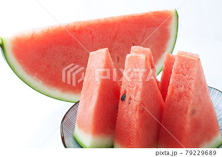 スイカ カット 白バック スイカ カット 白バック 79229689
