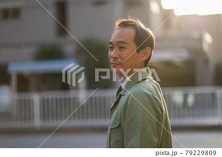 働く男性 79229809