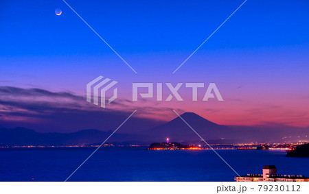 富士山と江ノ島　夜景 79230112