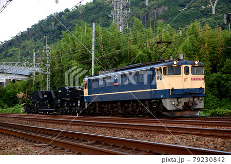 早朝の東海道本線を行くEF652067シキ850D回送列車 早朝の東海道本線を行くEF652067シキ850D回送列車 79230842