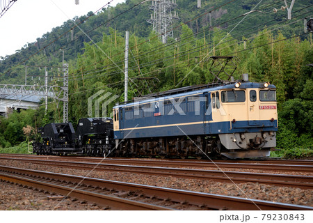 早朝の東海道本線を行くEF652067シキ850D回送列車 早朝の東海道本線を行くEF652067シキ850D回送列車 79230843