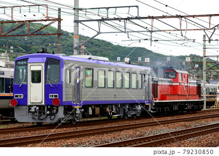 東海道本線を行くキハ120-303配給列車 東海道本線を行くキハ120-303配給列車 79230850