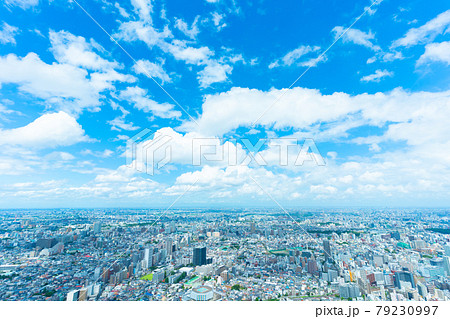 東京風景 夏 地平線に流れる入道雲 東京風景 夏 地平線に流れる入道雲 79230997