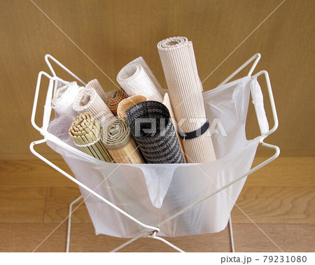 袋に入れたランチョンマット 79231080