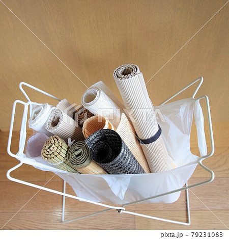 袋に入れたランチョンマット 79231083