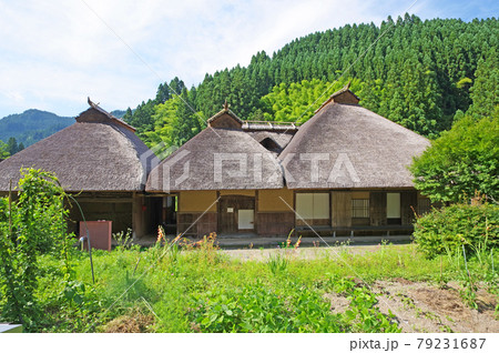 福岡県うきは市の国指定重要文化財茅葺くど造りの平川家 79231687