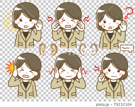 耳に異常があるスーツの中年女性 79232104