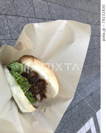 神戸南京町中華街の神戸牛バーガーの写真素材 7923
