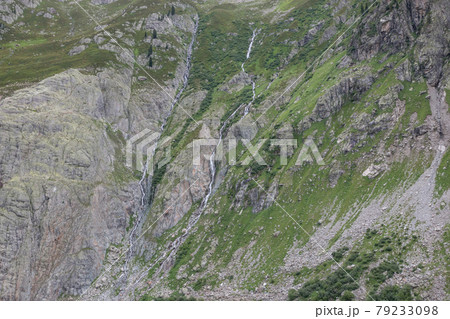 Closeup mountains scenes, walk to Trift Bridge in national park Switzerland 79233098