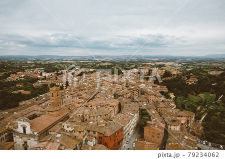 Panoramic view of Siena city with historic buildings and streets 79234062