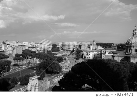 Panoramic view of city Rome with Roman forum and Colosseum from Vittoriano 79234471