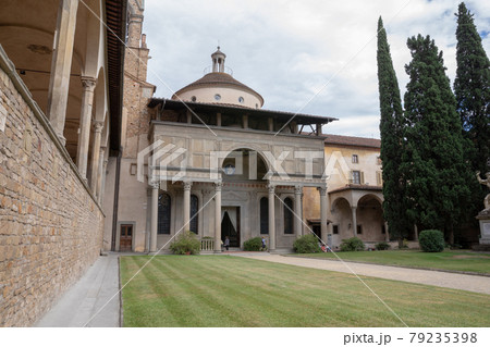Panoramic view of inner garden of Basilica di Santa Croce (Basilica of the Holy Cross) 79235398