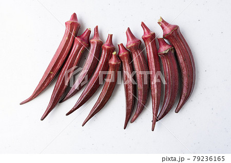 夏野菜の赤いオクラの写真素材